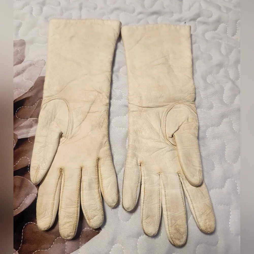Vintage Cream Leather Gloves